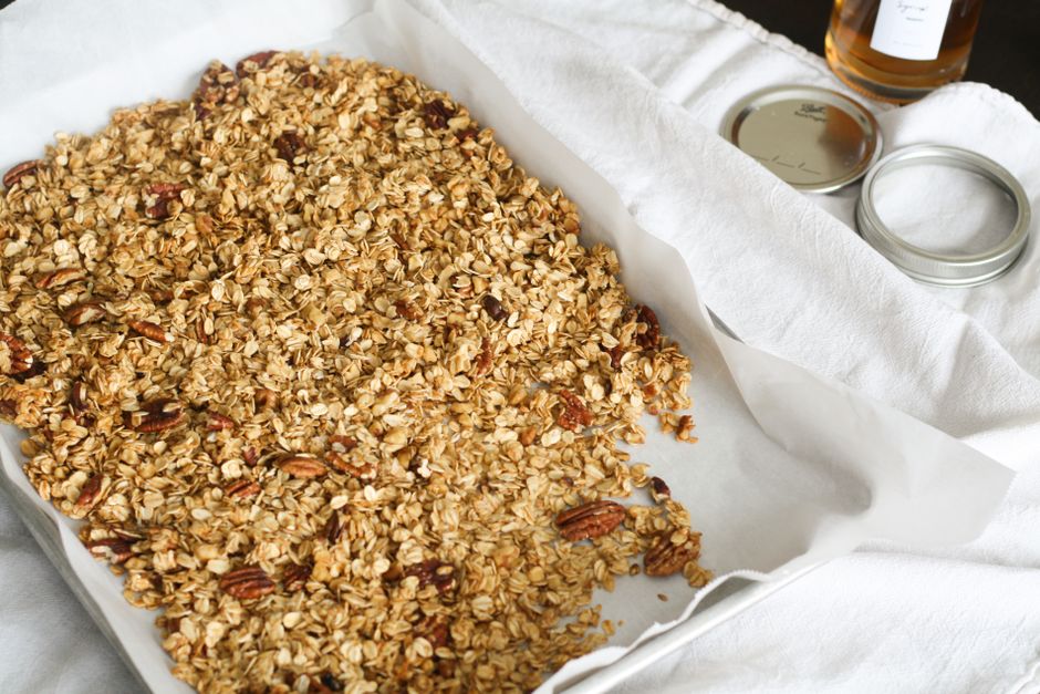 Granola s ořechy a medem